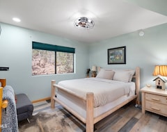 Casa/apartamento entero Gorgeous City Slicker Cabin That Accommodates 9 (Pine, EE. UU.)