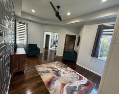 Toàn bộ căn nhà/căn hộ Sonsak - Main Floor, Unit 1 (Charlottesville, Hoa Kỳ)