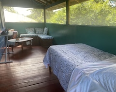 Entire House / Apartment Romantic Luxury Tree House With Wireless Internet (Burrel Boom, Belize)