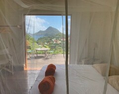 Koko talo/asunto Villa : Vue Époustouflante Sur La Baie Des Saintes A 5mn À Pied De La Plage (Terre de Bas, Antilles Française)