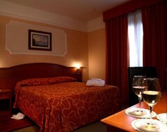 Hotel Gold (Marcianise, Italy)
