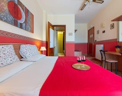 Khách sạn Aurora Rooms (Lecce, Ý)
