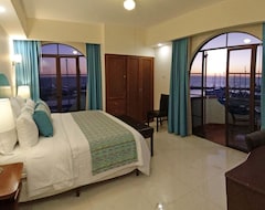 Khách sạn The Marine Waterfront Hotel (La Paz, Mexico)