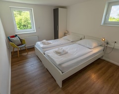 Cijela kuća/apartman Nice Apartment For 9 Guests With Wifi, Tv, Balcony, Pets Allowed And Parking (Lefingen, Njemačka)