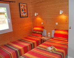 Hotel Vibrant Cottage With Covered Terrace, Near Swimming Paradise (Gramat, Frankrig)
