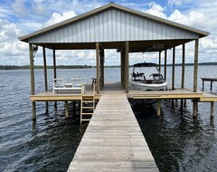 Tüm Ev/Apart Daire Clean Newly Renovated Lakefront Home On Spring Fed Lake Kerr. (Fort McCoy, ABD)