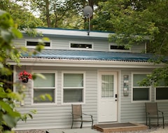 Toàn bộ căn nhà/căn hộ Lake Winnipeg All Season Cozy Cottage With Outdoor Cedar Sauna (Grand Marais, Canada)