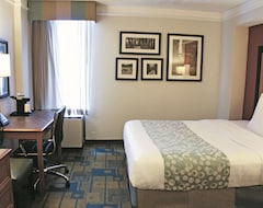 Hotelli Luxe 4BR w / Gourmet-keittiö, uima-allas, poreallas ja ulkoilu viihdyttävä tilaa (Stafford, Amerikan Yhdysvallat)