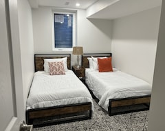 Casa/apartamento entero Feel At Home In This 2 Bedroom Basement Suite (Kamloops, Canadá)