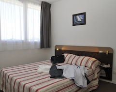 Khách sạn Hotel Comfort Suites Pau Idron (Idron, Pháp)
