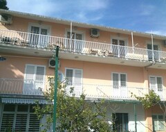 Khách sạn Apartments Jela (Makarska, Croatia)