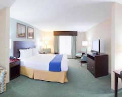 Holiday Inn Express and Suites Meriden, an IHG Hotel (Meriden, USA)