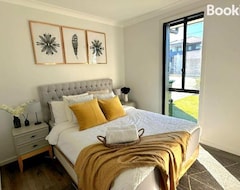 Tüm Ev/Apart Daire Entire 2 Bedroom Brand New Home With Free Parking. (Campbelltown, Avustralya)