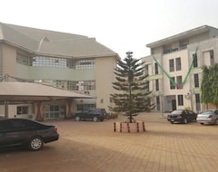 Khách sạn Golphins Suites (Awka, Nigeria)