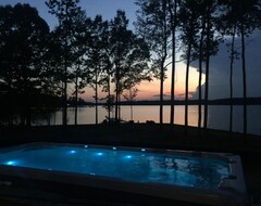 Hele huset/lejligheden Wine Down: Your Southern-Style Waterfront Getaway On Lake Anna'S Private Side (Louisa, USA)