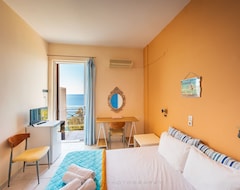 Kavos Bay Seafront Hotel (Agia Marina, Greece)