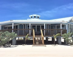 Toàn bộ căn nhà/căn hộ Paradise Beach - Main House (Kemps Bay, Bahamas)