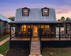 Toàn bộ căn nhà/căn hộ The Hendo - Cabin #2- Intimate Family Getaway (Henderson, Hoa Kỳ)