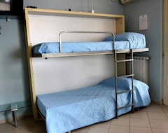 Hotel Apartment/ Flat - 2Rooms - 2/4 Persons (Mattinata, Italia)