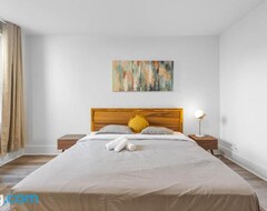Koko talo/asunto Modern And Cozy 4 Bedrooms Sleep 12 (Montreal, Kanada)