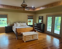 Toàn bộ căn nhà/căn hộ Beautiful Cabin Retreat On The Outskirts Of Town (Shelbyville, Hoa Kỳ)