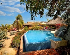 Toàn bộ căn nhà/căn hộ Casa Mar, Beach Front Estate On Troncones Point (Troncones, Mexico)