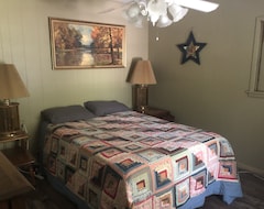 Entire House / Apartment Family Friendly Lake House (Shelby, USA)