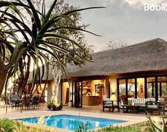 Hele huset/lejligheden Umntla Lodge - Luxury Bushveld Villa With Pool (Beestekraal, Sydafrika)