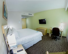 Khách sạn Excellence Express & Suites (San Juan del Rio, Mexico)