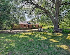 Koko talo/asunto New! Secluded Baton Rouge Area Hideaway W/ Lawn (Clinton, Amerikan Yhdysvallat)