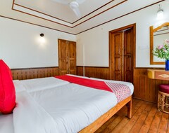 Hotel OYO 23047 Rkv Golden Petal Houseboat 3 Bhk (Alappuzha, India)