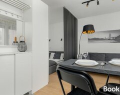 Cijela kuća/apartman Dark Grey One Bedroom Apartment In Poznan With Balcony By Renters (Poznanj, Poljska)
