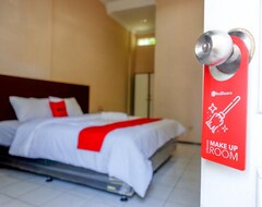 Hotel RedDoorz Plus near Stadion Wijaya Kusuma (Cilacap, Indonesien)