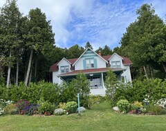 Koko talo/asunto Mackinac Island Historic Cottage On East Bluff (Mackinac Island, Amerikan Yhdysvallat)