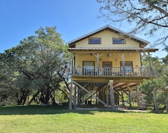 Entire House / Apartment A Unique And Family Friendly Cabin On The Frio River. Close To Area Attractions. (Friona, USA)