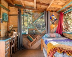 Toàn bộ căn nhà/căn hộ Groovy Little Patchwork Cabin (Leona Valley, Hoa Kỳ)