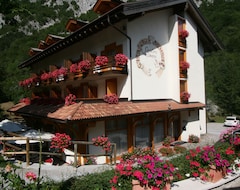 Hotel Garni Lago Nembia (San Lorenzo in Banale, Italy)