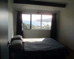 Entire House / Apartment Stunning Tryphena Harbour And Hauraki Gulf Views (Tryphena, New Zealand)