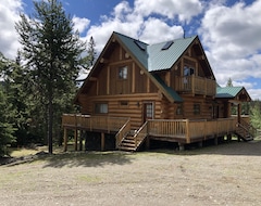 Casa/apartamento entero Cozy Custom Log Cabin Nestled Within Mile High Estates (Logan Lake, Canadá)