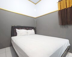 Otel Spot On 93620 Anisa Homestay Syariah (Tulungagung, Endonezya)
