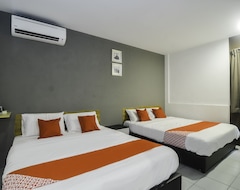 Hotel OYO 89465 Golden Lounge (Kuching, Malezija)