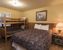 Toàn bộ căn nhà/căn hộ Beautiful 2-bedroom, 2-bath condo with hardwood floors (Whitefish, Hoa Kỳ)