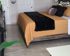 Tüm Ev/Apart Daire Modern Studio Retreat With King Bed - Cozy Comfort (Pahokee, ABD)