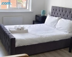 Nhà trọ H8 Room 3 Serene Home with 15 min walk to City Centre, Free car parking,Late Night Check In Anytime, 2 min walk to Bus Stop (Manchester, Vương quốc Anh)