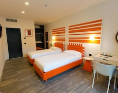 Hotel Al Campanile - Luxury Suites & Apartments (Baveno, İtalya)