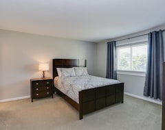 Entire House / Apartment Just Beachy - Condo At The Oceanfront Area - New (Virginia Beach, USA)