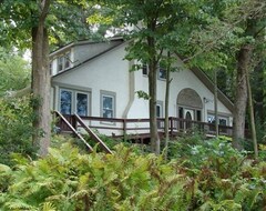 Hele huset/lejligheden Sandy Beach Whlchr-Friendly Woodlands Lodge At Stone Lake W/ 50 Wooded Acres! (Cassopolis, USA)