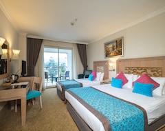 Khách sạn Crystal De Luxe Resort & Spa – All Inclusive (Kemer, Thổ Nhĩ Kỳ)