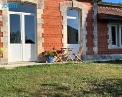 Cijela kuća/apartman Petite Maison Chaleureuse Dans Le Domaine Juriol (Le Palais-sur-Vienne, Francuska)