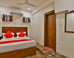 OYO 30712 Hotel Surya (Ahmedabad, Hindistan)